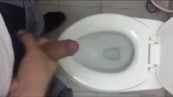 福利】腹肌帥男模廁所飛機